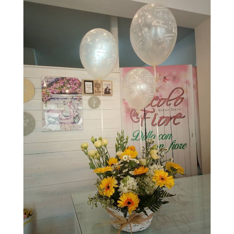 Composizione - centrotavola con fiori freschi di stagione taglia XL e 3 palloncini.