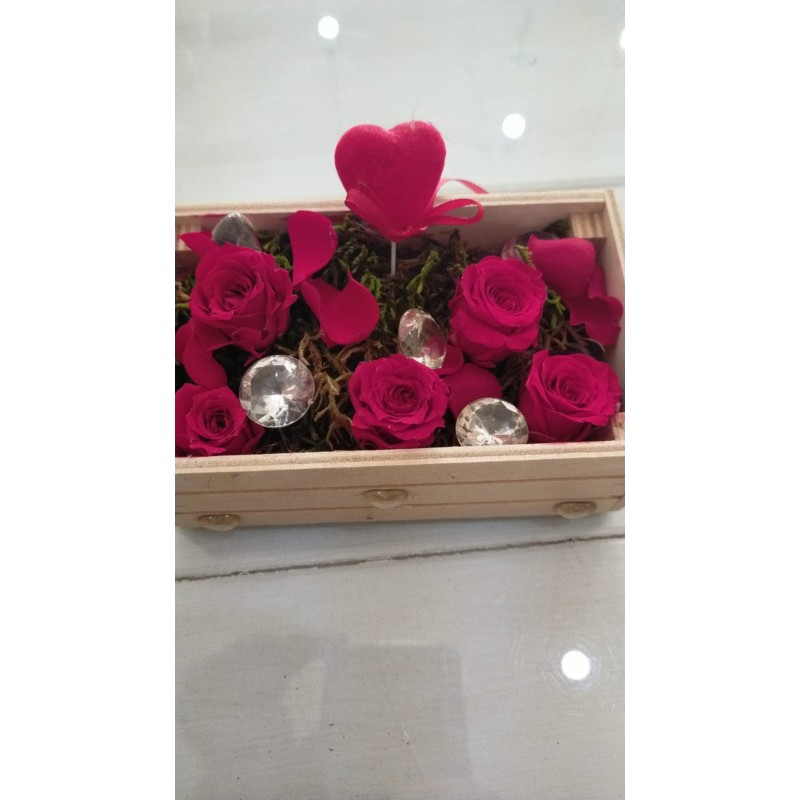 Box in legno con 5 Rose Rosse Stabilizzate da 2,5 cm